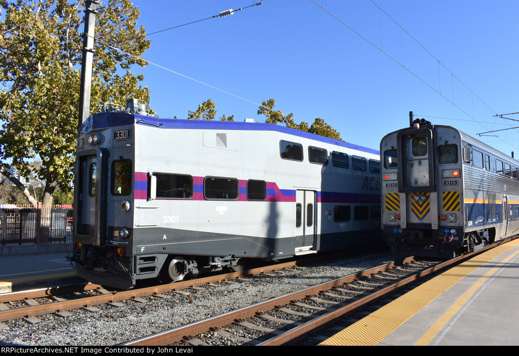 ACE Train # 06 awaits its departure on the left of the Amtrak Capitol Corridor Train